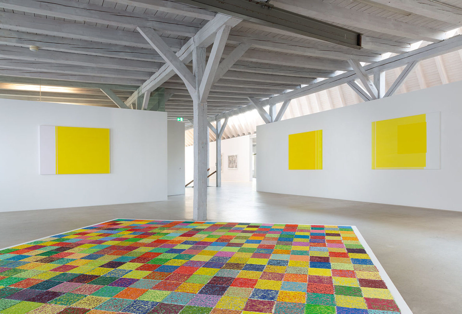 Ausstellungsansicht Susanne Lyner, Objekt /Malerei