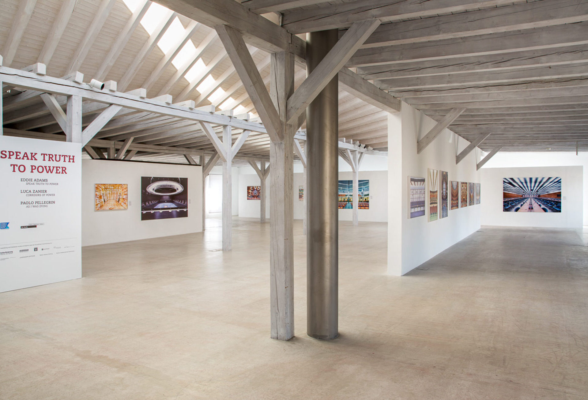 Luca Zanier, Corridors of Power, Fotografie