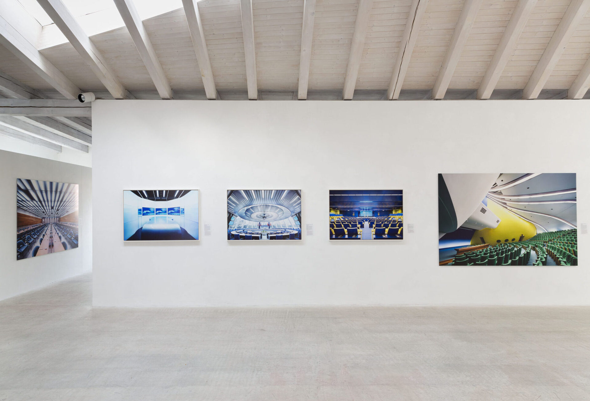 Luca Zanier, Corridors of Power, Fotografie