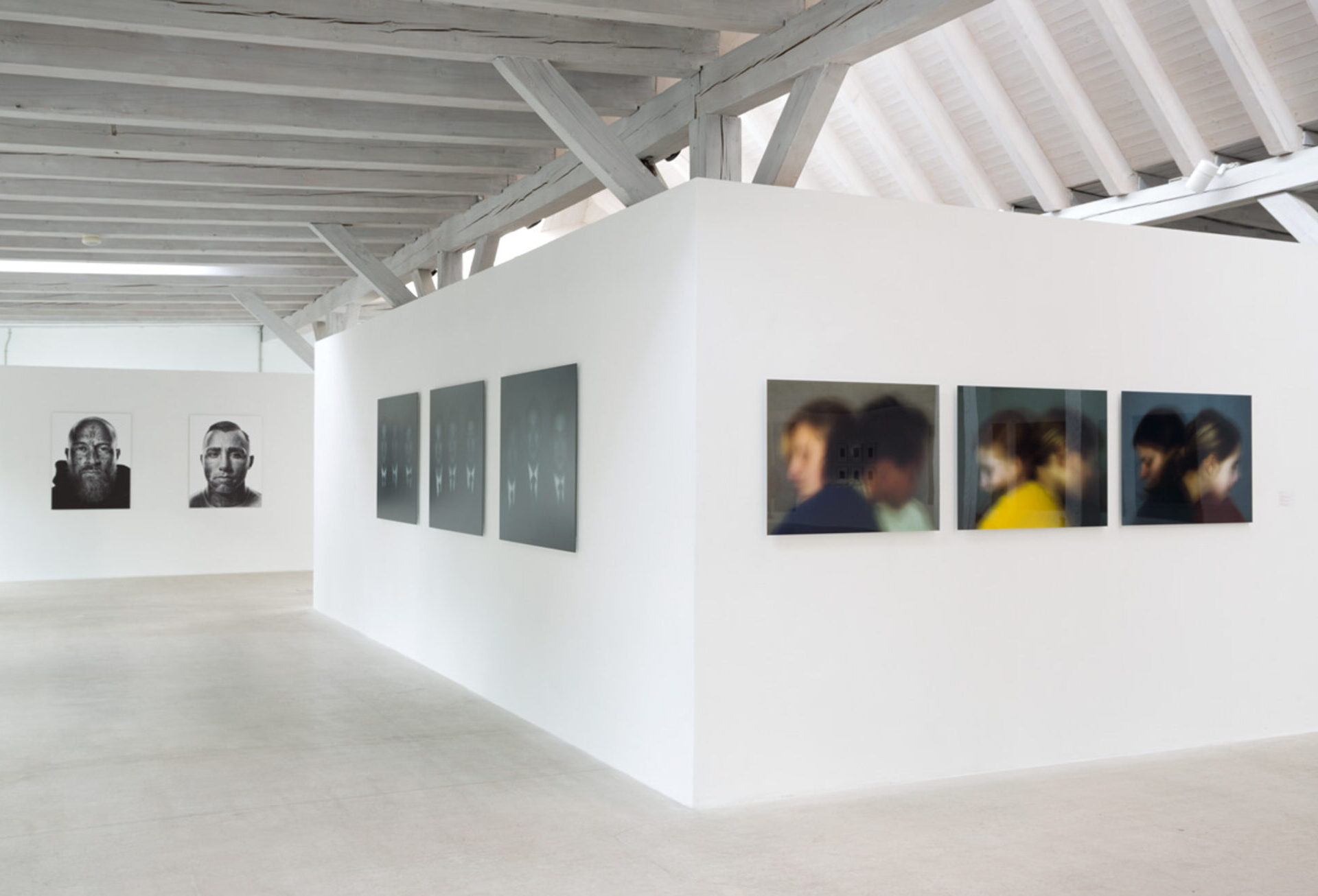 Kyungwoo Chun, Fotografie; Andres Herren, Fotografie (im Hintergrund)