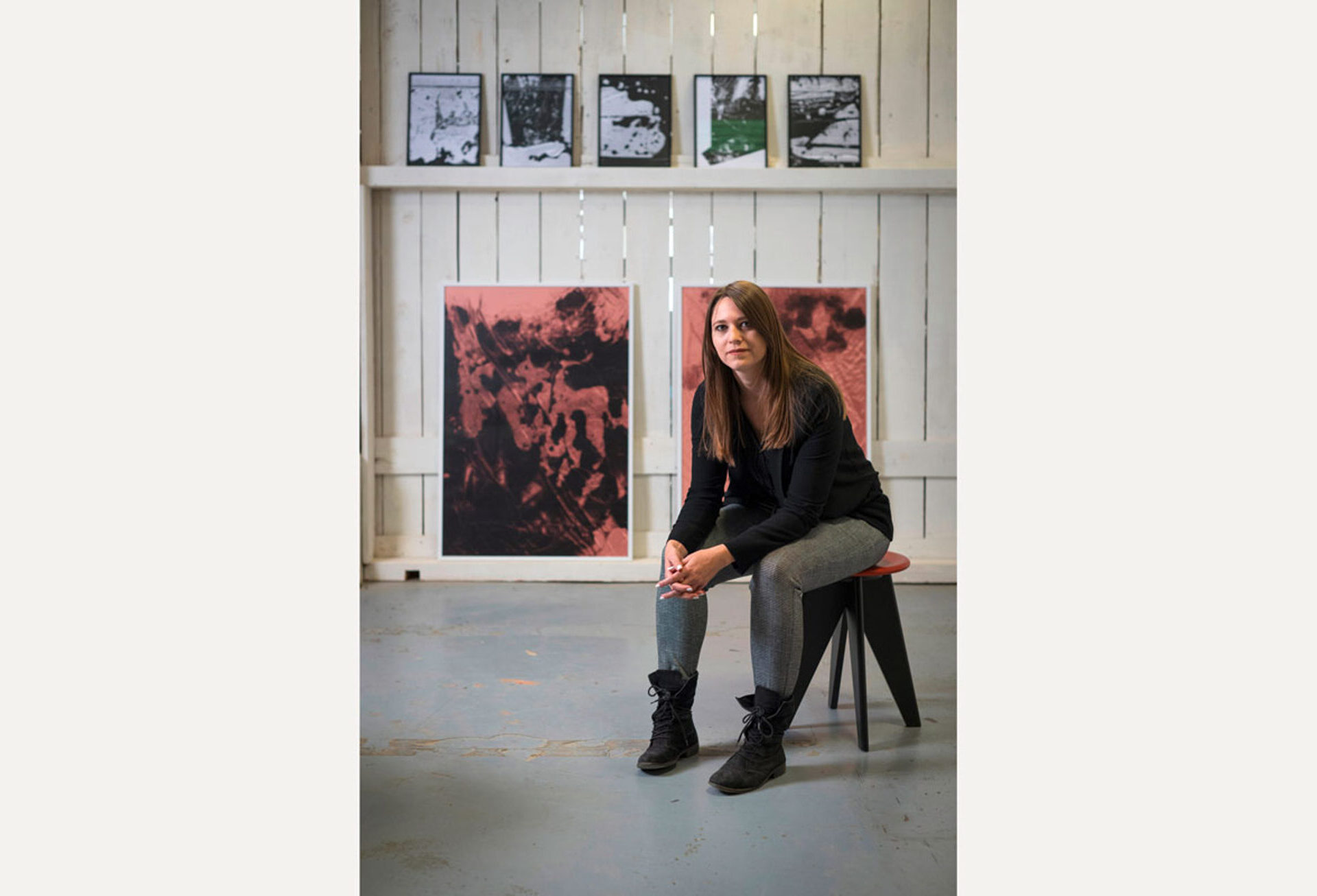 Flora Frommelt im Atelier (Foto © Manuela Matt)