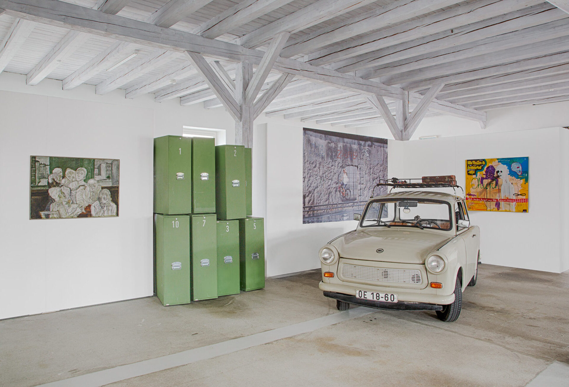 Ausstellungsansicht Mauerfall und Bilderreisen